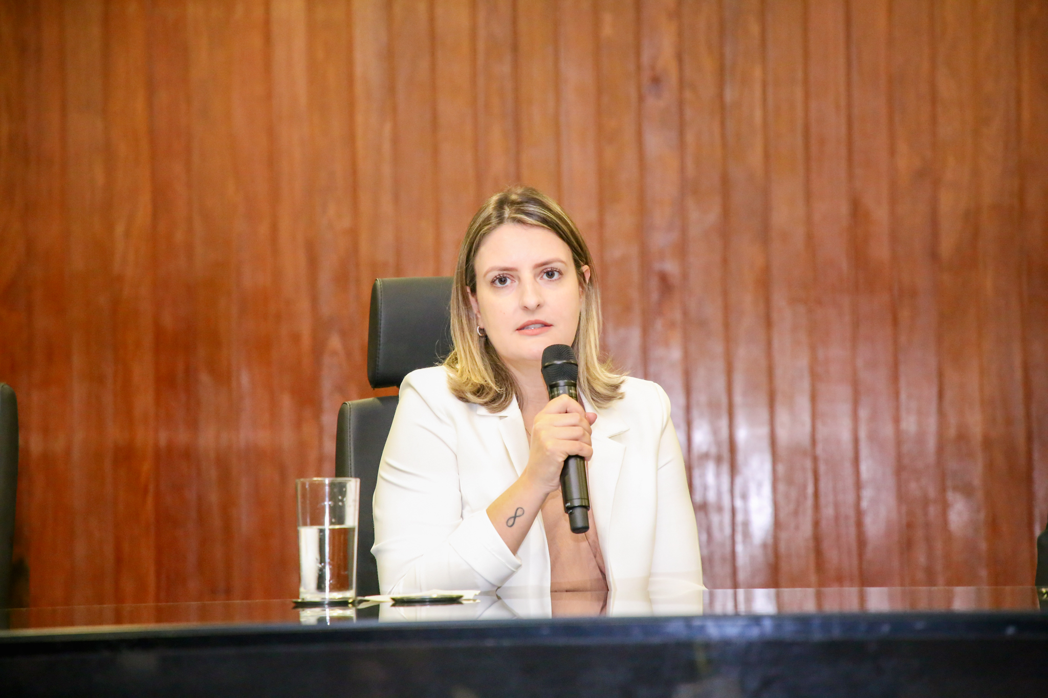 Capa da notícia: Secretaria de Saúde discute fluxos de assistência a jovens em acolhimento