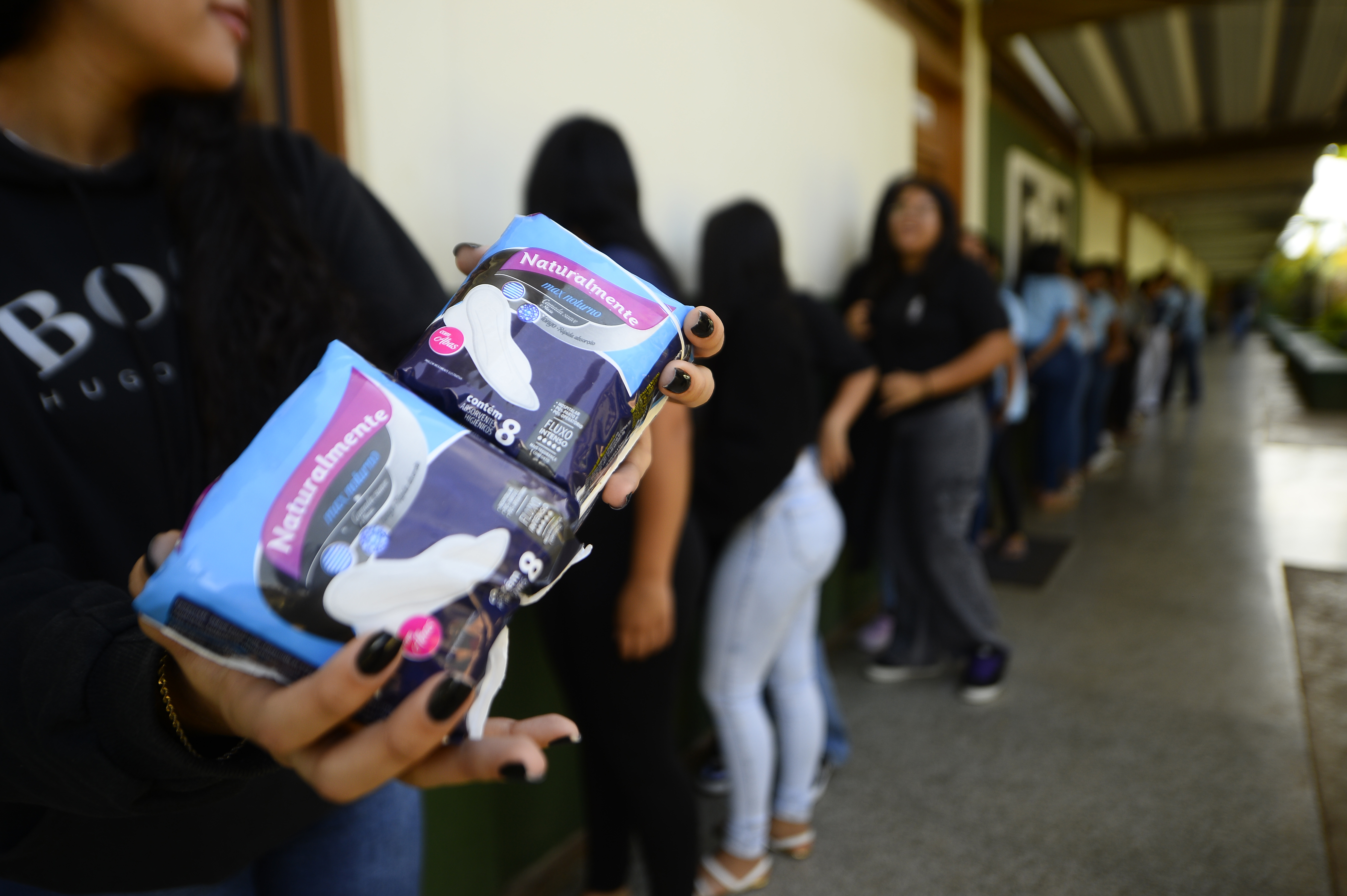 Capa da notícia: Saúde distribui absorventes para adolescentes em escola de Santa Maria