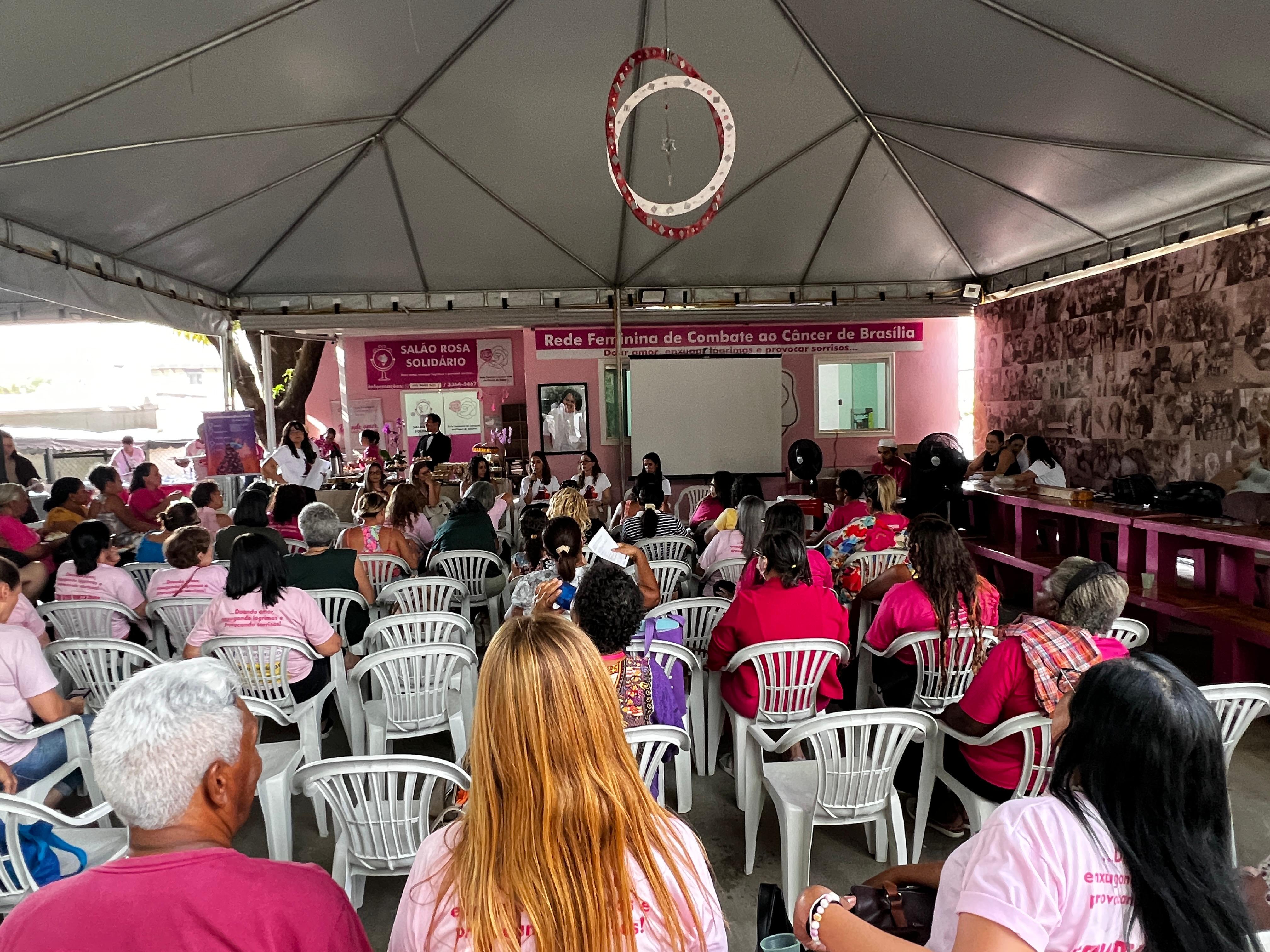 Capa da notícia: Setembro em Flor leva informação, acolhimento e esperança às mulheres atendidas no Hospital de Base