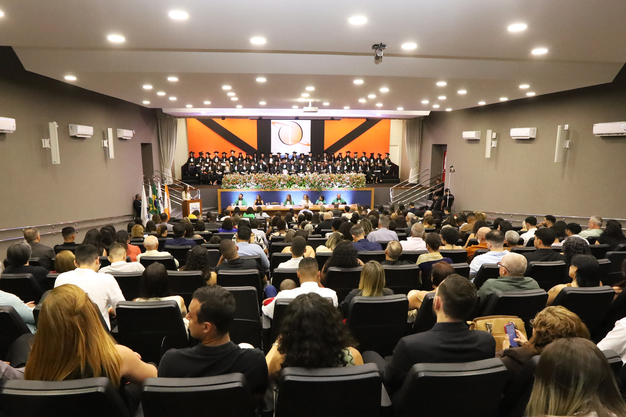 Capa da notícia: Escola Superior de Ciências da Saúde celebra formaturas de medicina e enfermagem