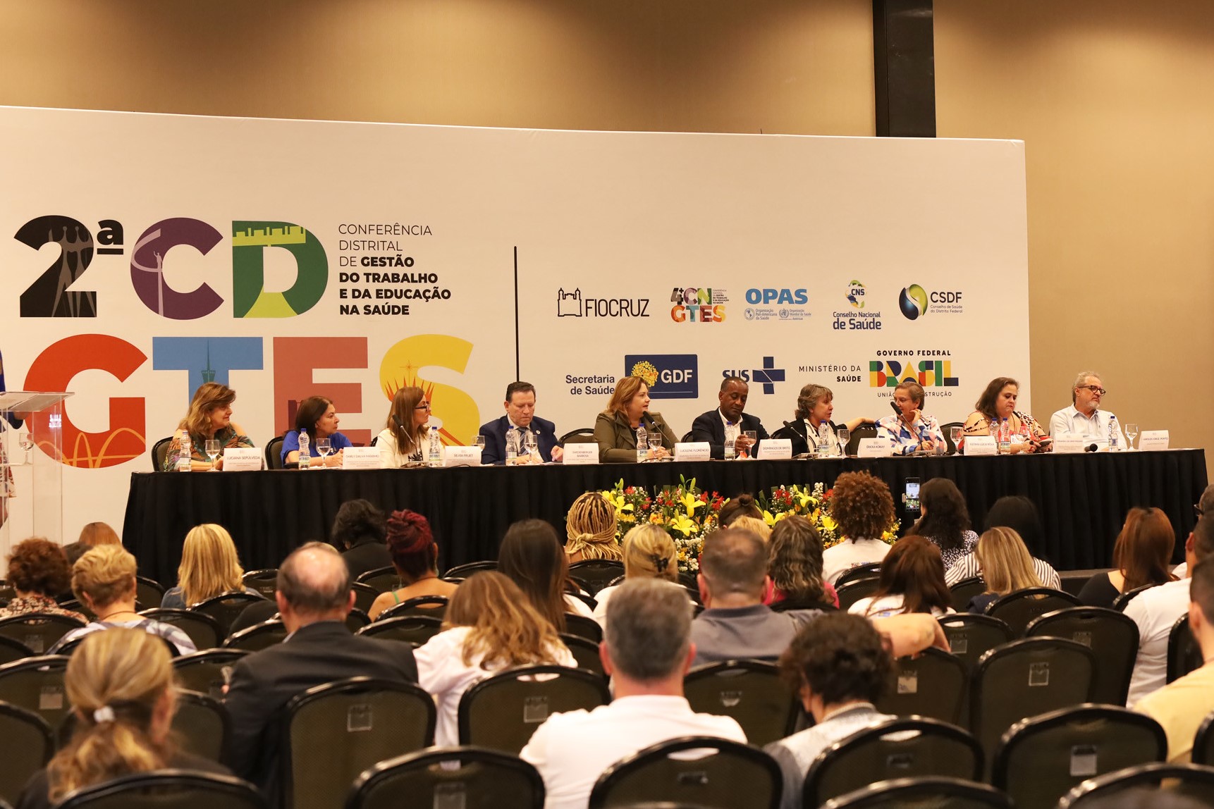 Capa da notícia: Participantes da Conferência de Gestão do Trabalho e da Educação em Saúde aprovam propostas para etapa nacional