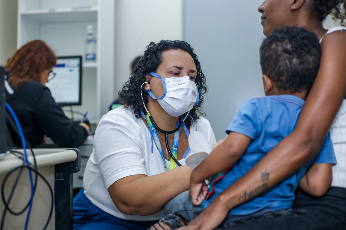 Capa da notícia: Saúde reforça pediatria para garantir atendimento a crianças com gripe