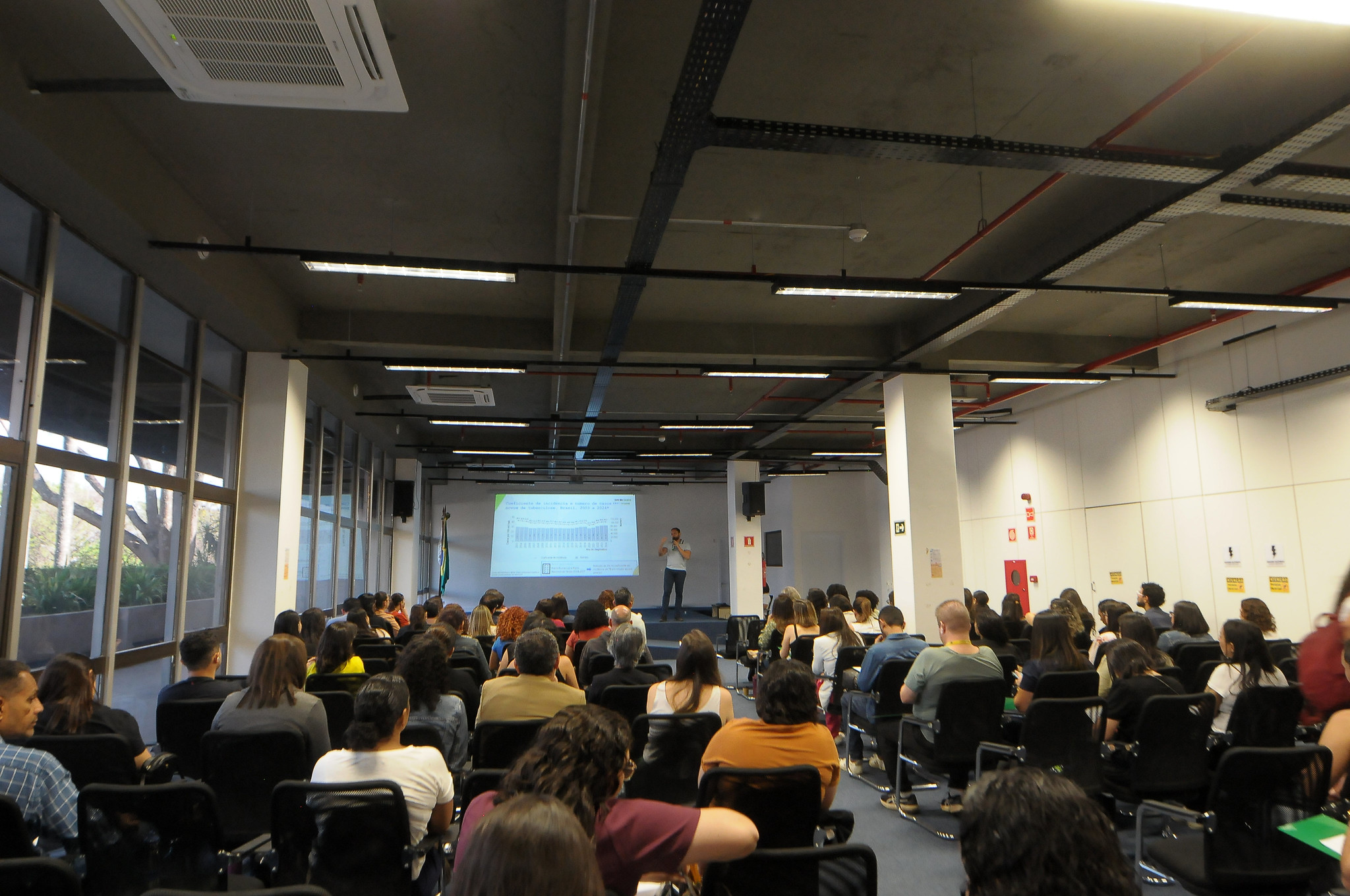 Capa da notícia: Capacitação: Saúde capacita mais de 28 mil servidores em 2025