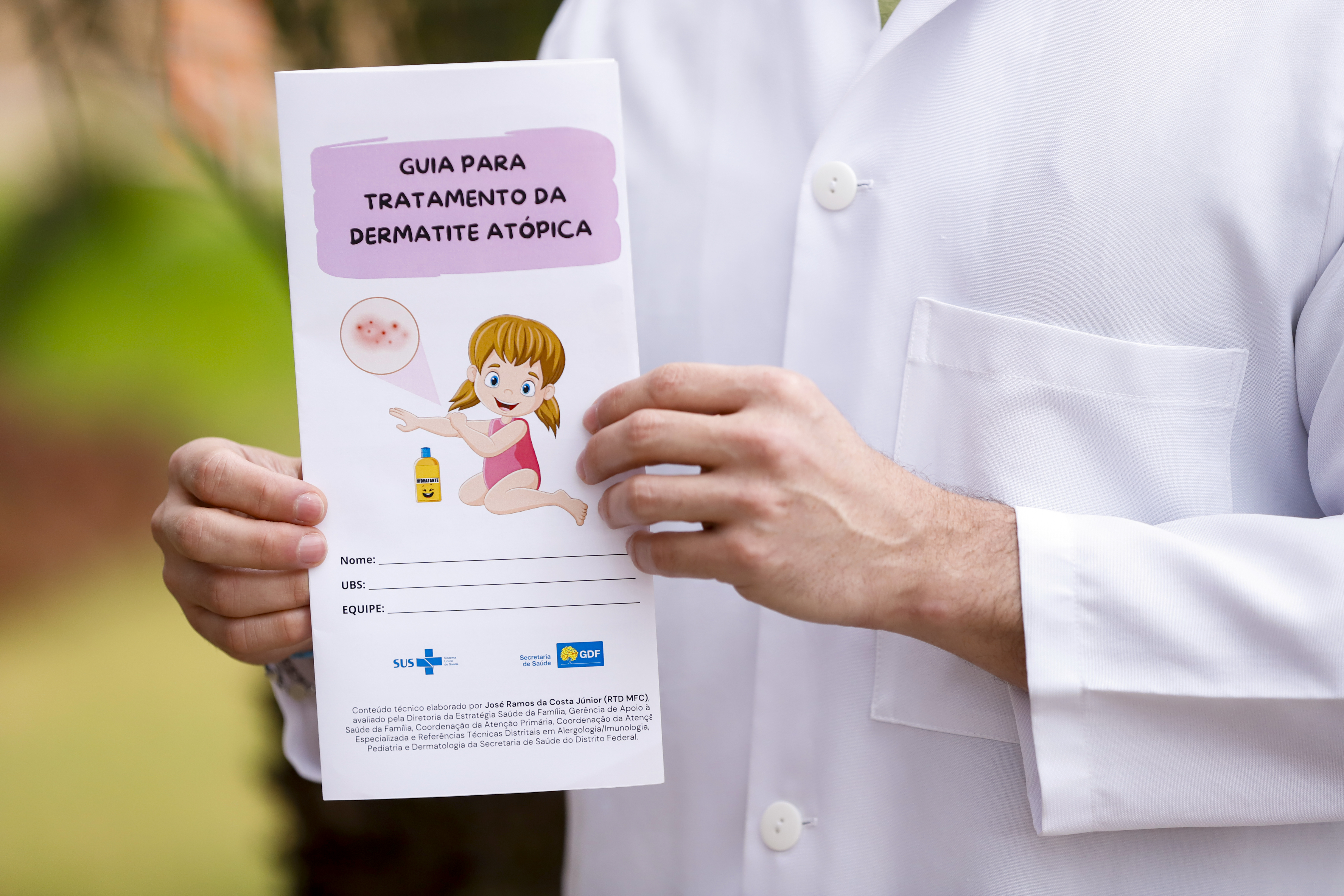 Capa da notícia: Secretaria de Saúde lança guia inédito sobre dermatite atópica