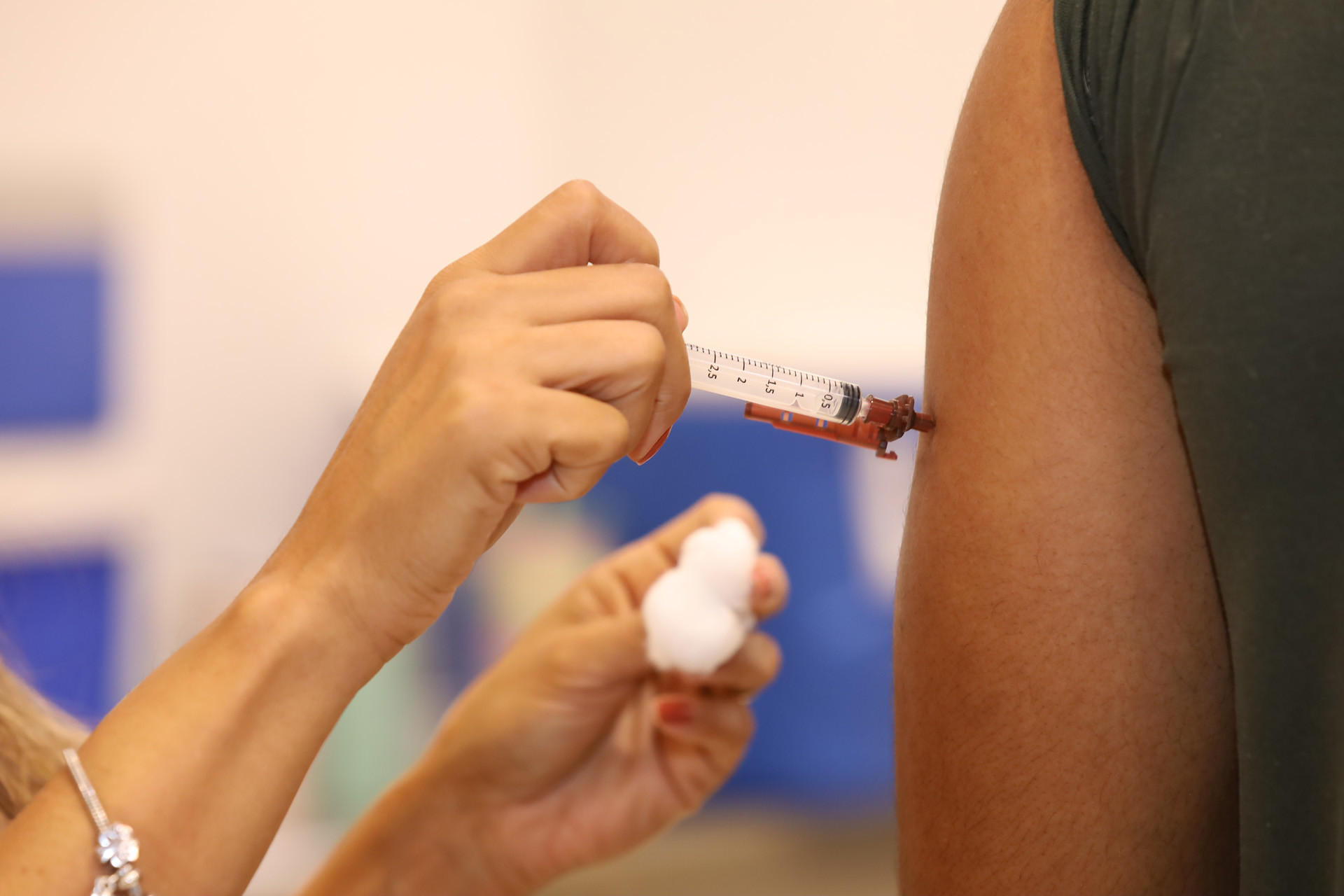 Capa da notícia: Influenza: vacinação contra gripe no DF começa terça-feira (25)