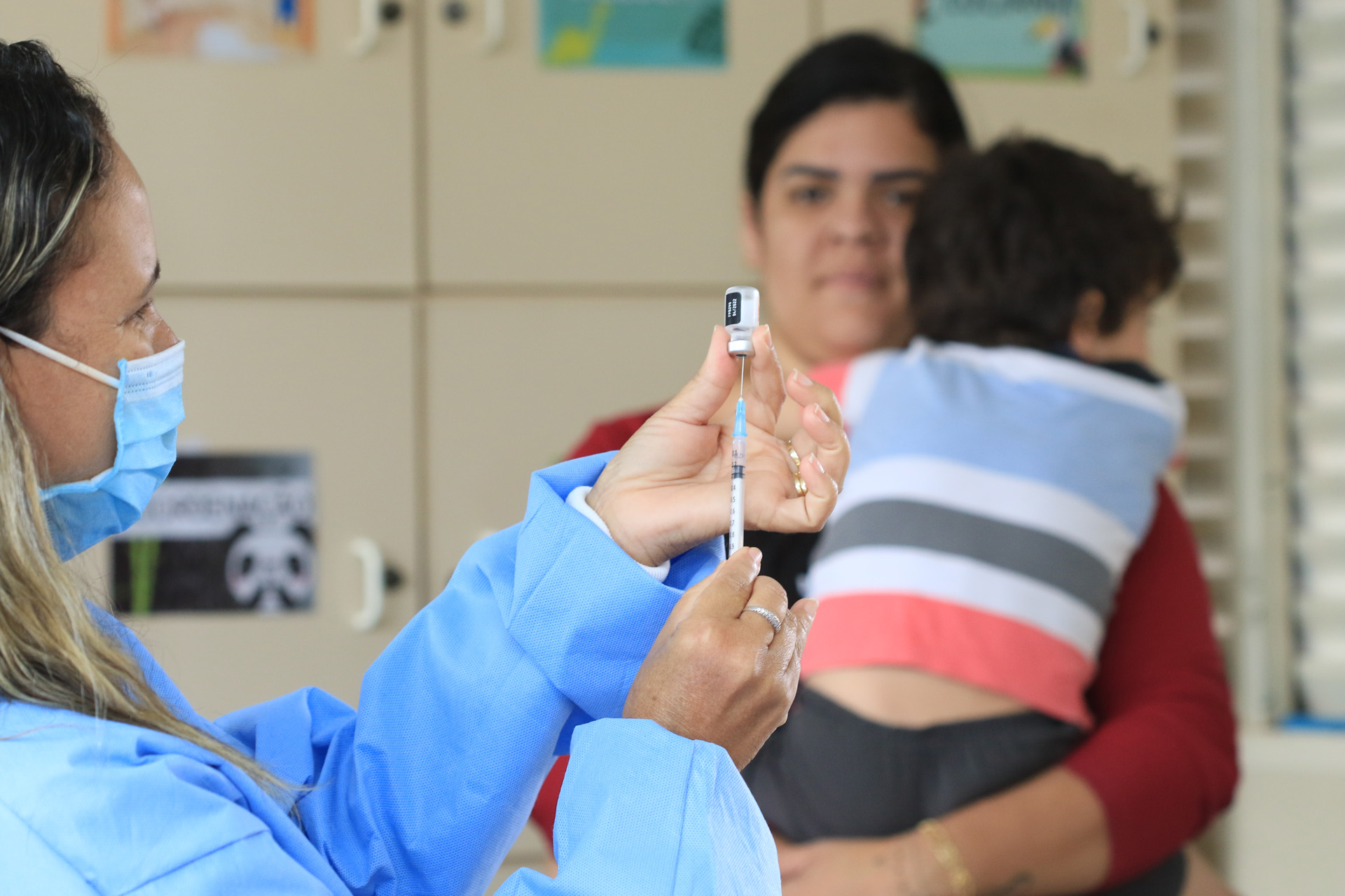 A Secretaria de Saúde estabeleceu nova parceria com a Escola Atual de Águas  Claras na campanha da gripe contra Influenza. - DFÁguasClaras