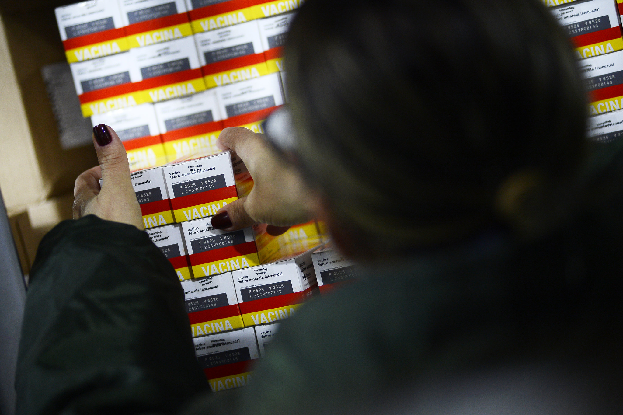 Capa da notícia: DF recebe 50 mil doses de vacinas contra a febre amarela