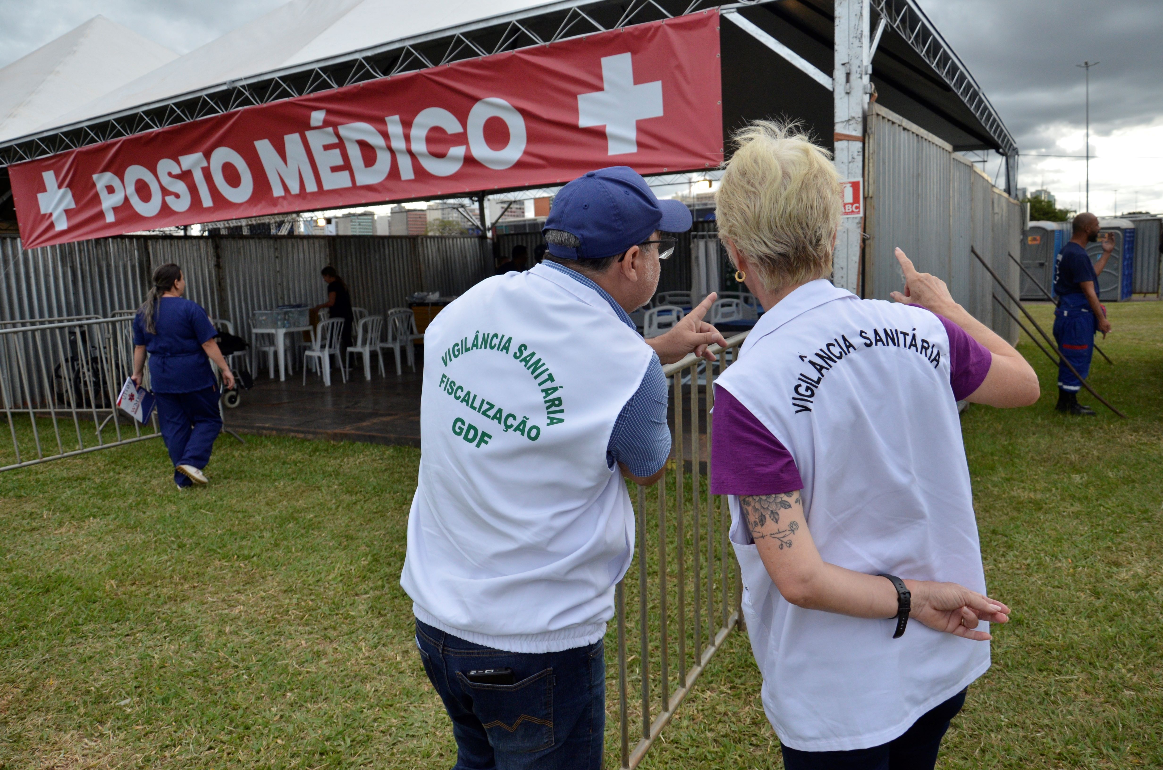 Capa da notícia: Vigilância Sanitária acompanha os blocos de carnaval no DF