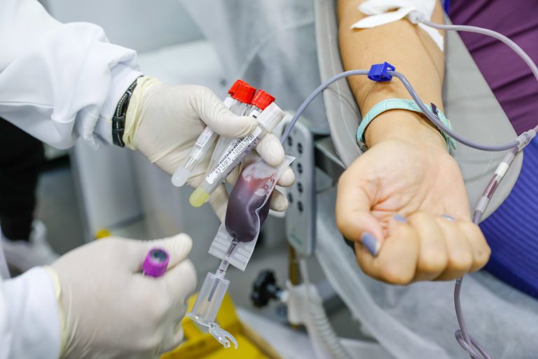 Capa da notícia: Junho Vermelho: Hemocentro de Brasília lança campanha e nova logomarca para fortalecer a importância da doação de sangue