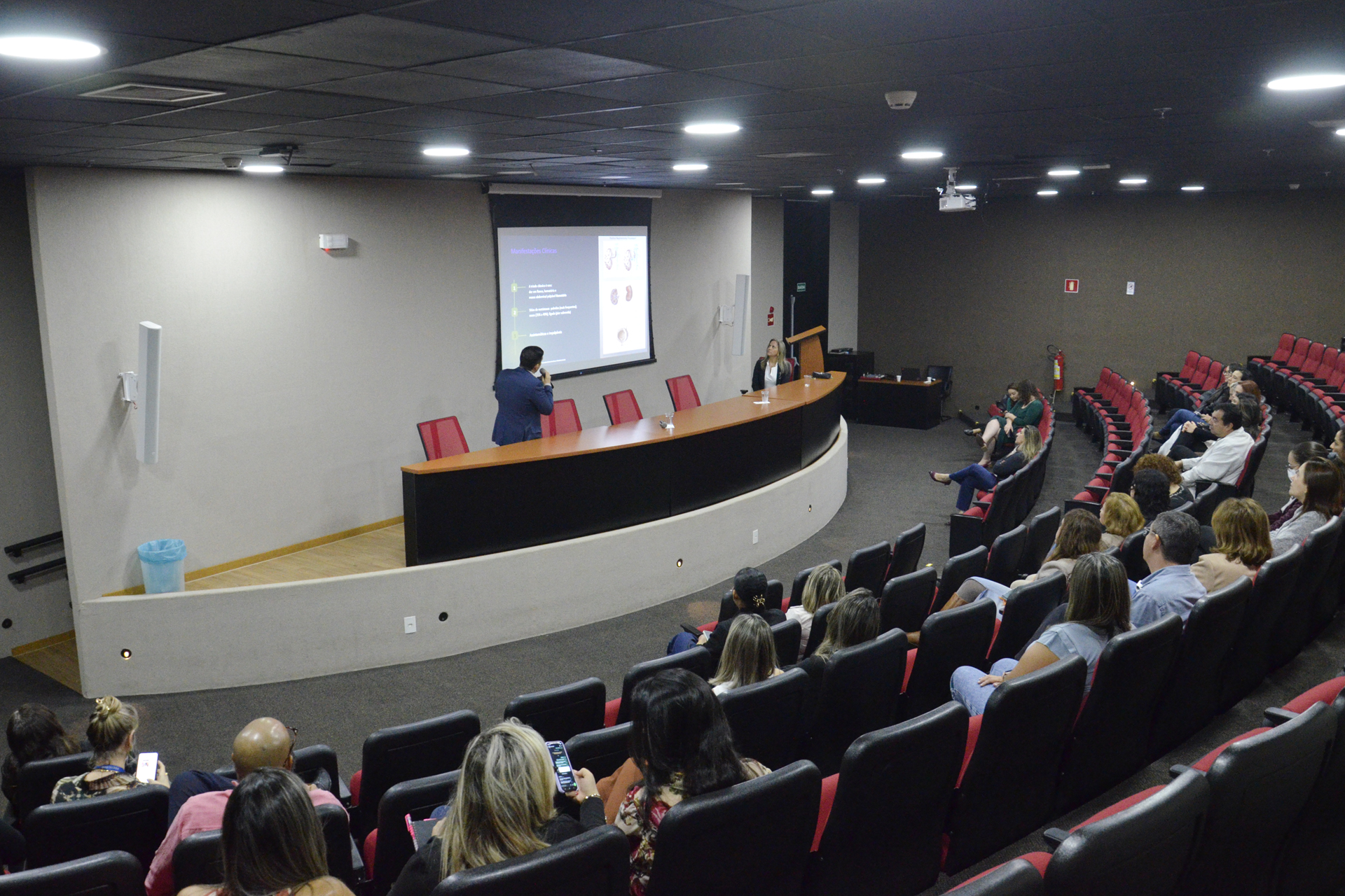 Capa da notícia: Palestra traz conscientização sobre cânceres de bexiga, rim, cabeça e pescoço