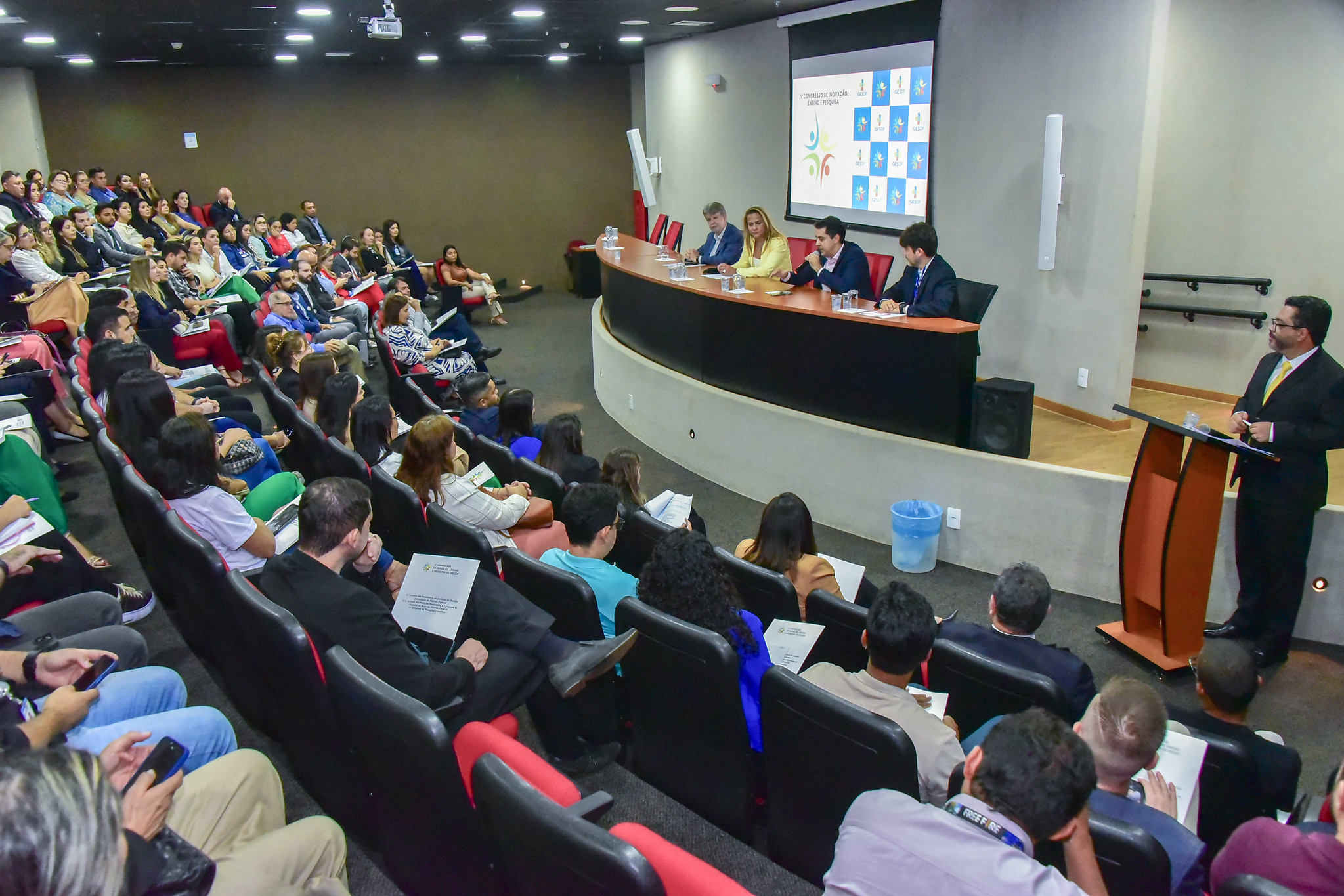 Capa da notícia: IV Congresso de Inovação, Ensino e Pesquisa reúne mais de 2,1 mil inscritos