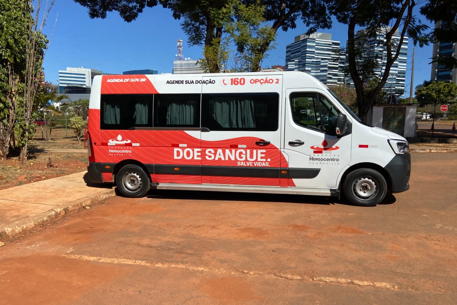Capa da notícia: Hemocentro oferece transporte gratuito para grupos de doadores de sangue