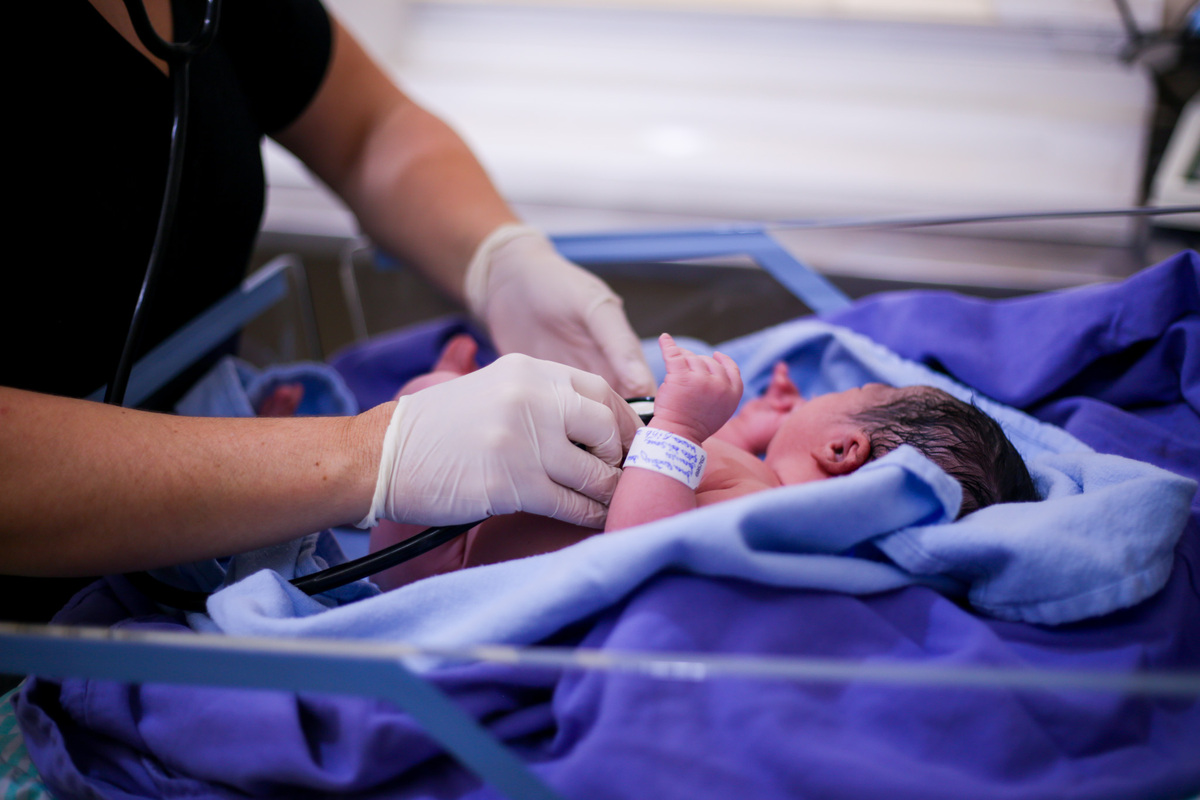 Capa da notícia: Saúde amplia prazo para seleção de neonatologistas