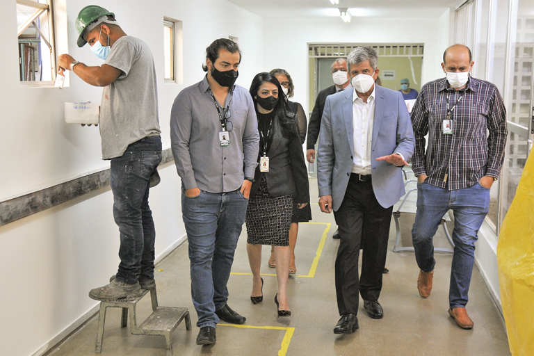 Capa da notícia: Secretário faz visita técnica no hospital do Gama