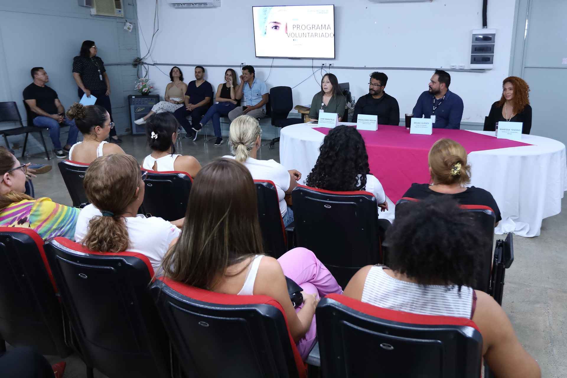 Capa da notícia: Voluntariado: mais de 70 profissionais iniciam as atividades no Hospital Regional de Sobradinho