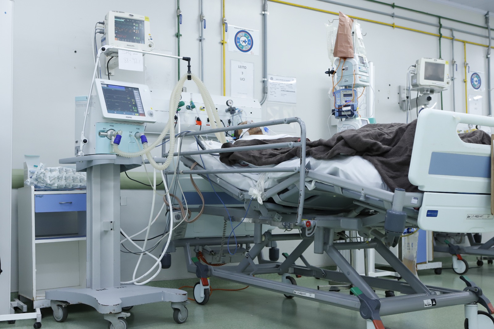 Capa da notícia: Saúde dá primeiro passo para locação de mais de 400 ventiladores pulmonares