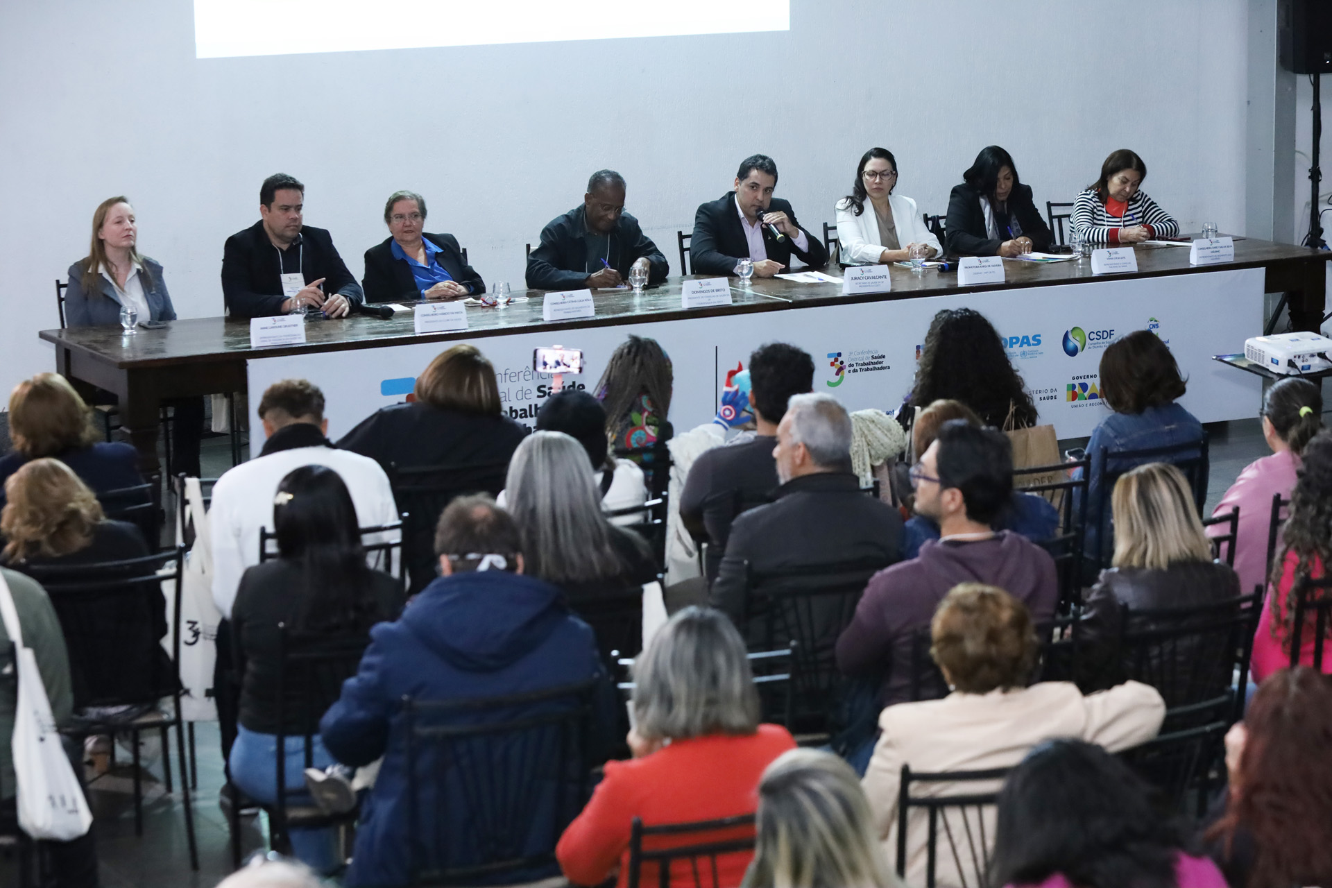 Capa da notícia: Conferência debate saúde do trabalhador e aponta caminhos para políticas públicas no DF