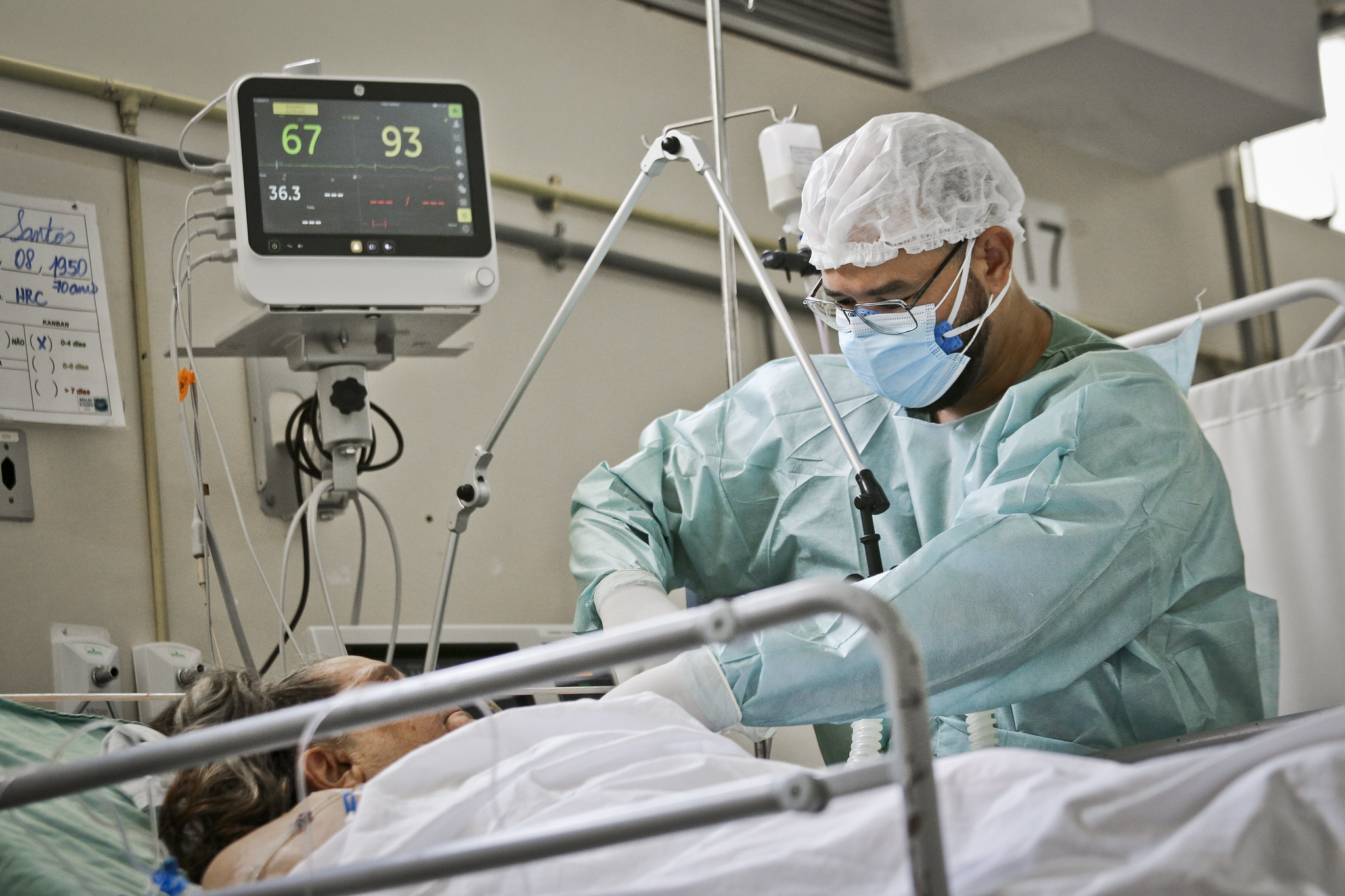 Capa da notícia: Lesões por pressão afetam qualidade de vida de pacientes e desafiam cuidadores